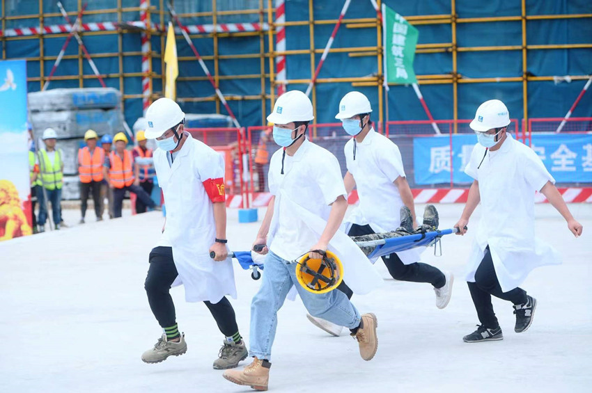 施工安全应急演练现场。杨伟摄