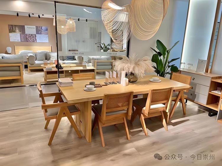 崇州造家具。崇州市融媒体中心供图