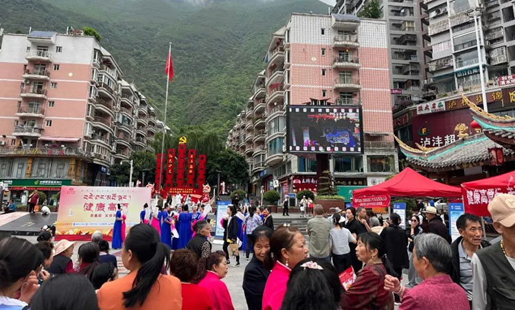 義診現場。成都仁品供圖