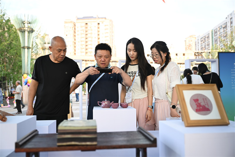 非遗主题作品展。广安市融媒体中心供图