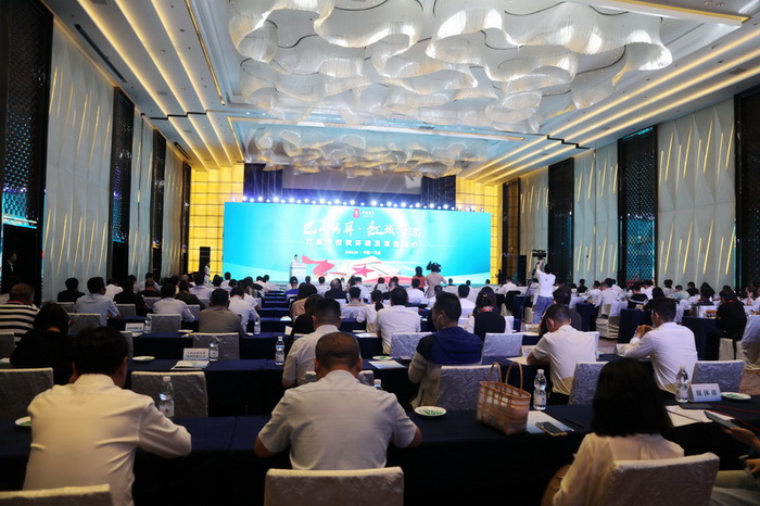 作投资环境及重点项目推介。马发海摄