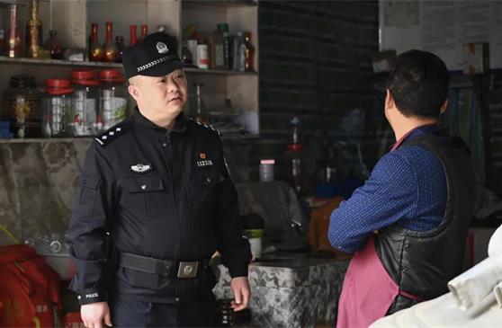 “小镇警察”黄伟：在平凡的岗位描绘好“枫警”