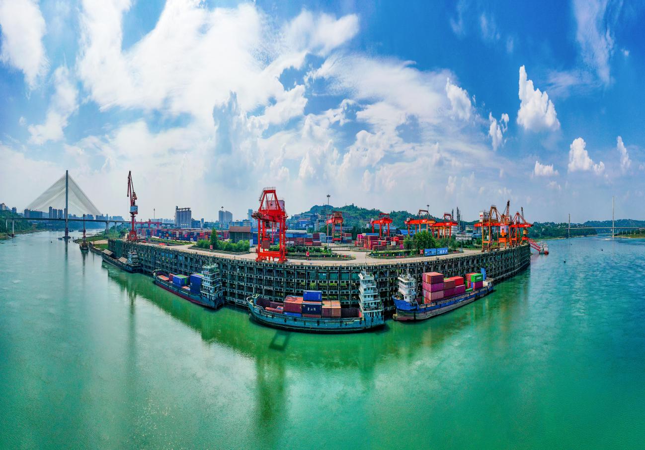 天府首港泸州港，已成为公、水、铁联动的枢纽港。泸州市委宣传部供图