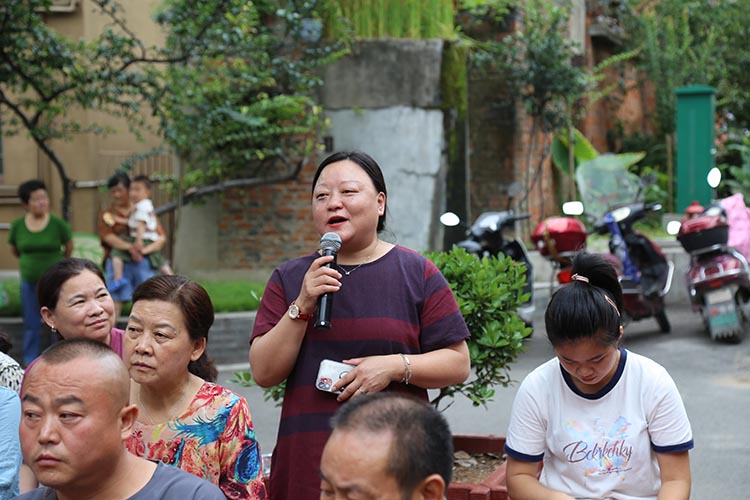 社区居民现场谈自己的幸福感。广元市委宣传部供图