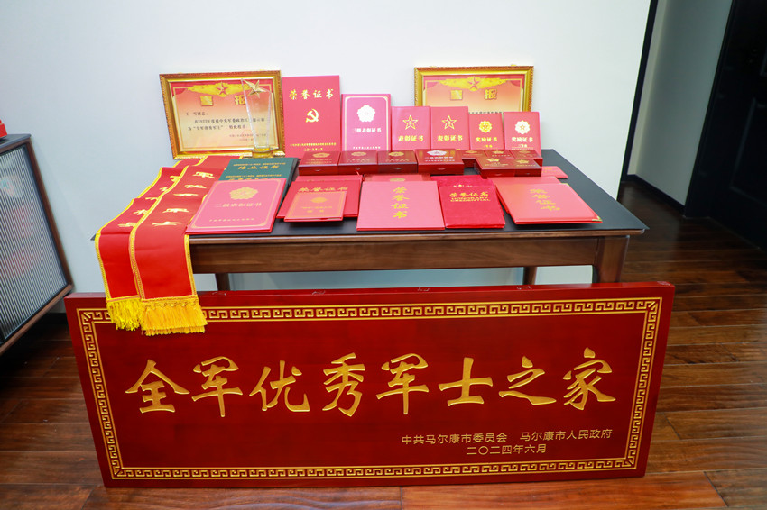 王雪多次立功受奖。武警四川总队供图