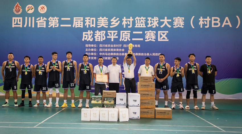 颁奖仪式。何为摄