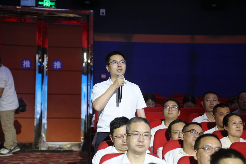 表态发言。马发海摄