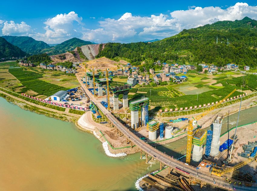 樊哙站2号桥水中墩施工现场。中铁六局康渝项目部供图 