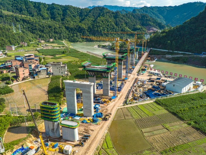樊哙站2号桥连续梁0号块施工现场。中铁六局康渝项目部供图 