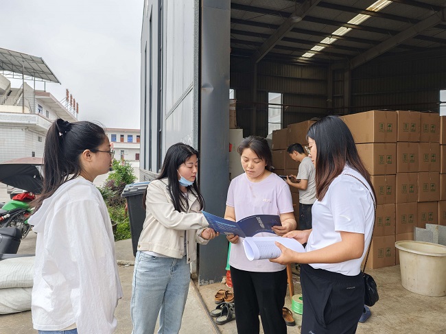 政策宣传。徐振宇供图