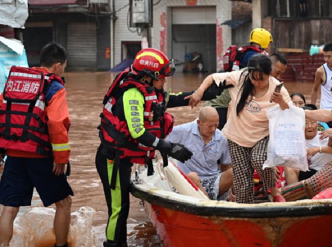 暴雨来袭！四川各地闻“汛”而动