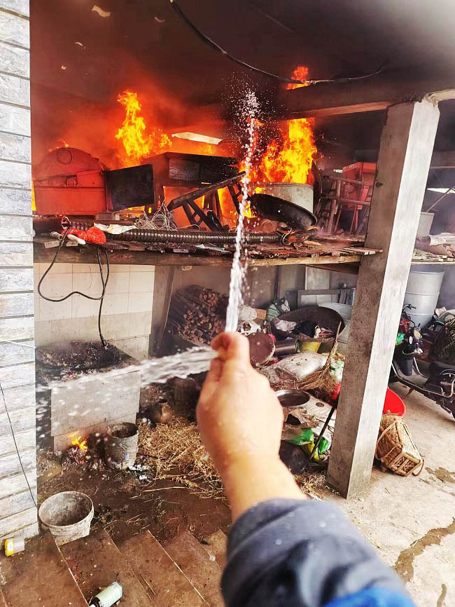 李光明灭火。虞芳琳供图