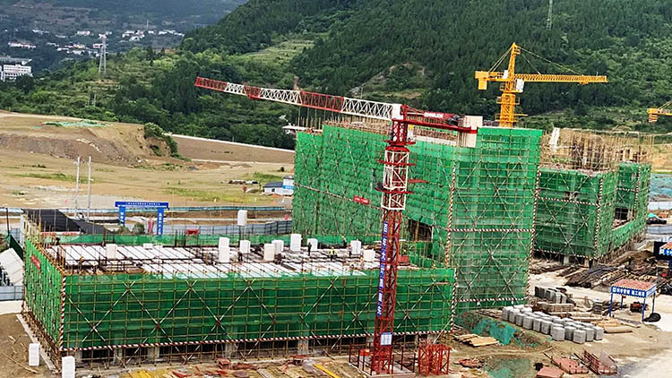 建设中的金堆初级中学。张敏供图