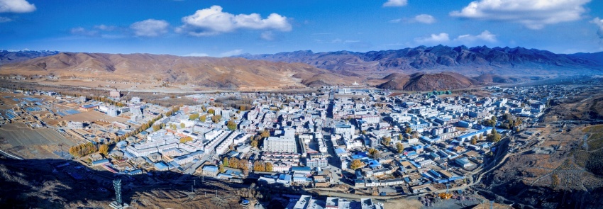 俯瞰稻城县。稻城县委宣传部供图 