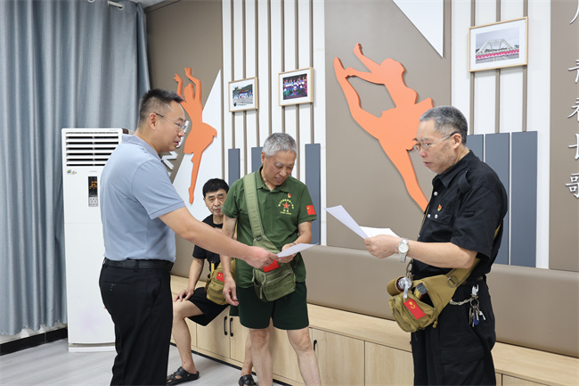 到钟云山社区调研 自贡市退役军人事务局共同