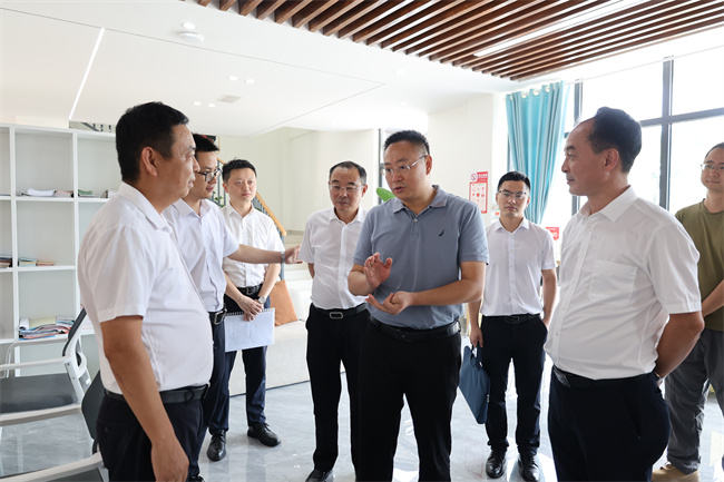 到江姐村调研 自贡市退役军人事务局共同