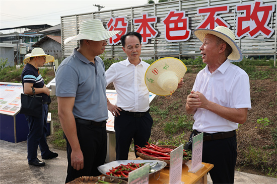 到川椒种业调研 自贡市退役军人事务局共同