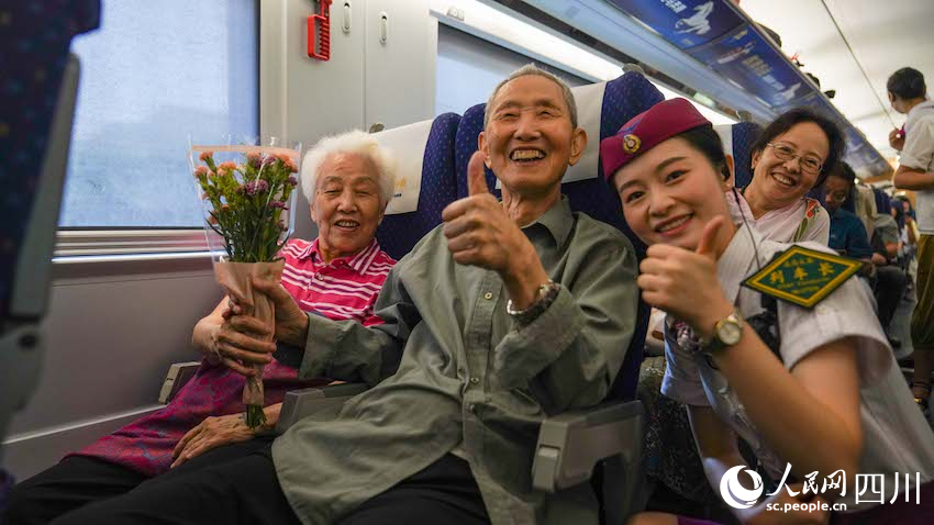 巴南高铁串联起沿线红色文旅资源，也成为游客前往巴中、南充的一条快捷线。韩旭刚摄