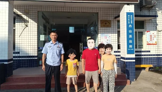 警方成功找回男孩。资阳市公安局雁江分局供图