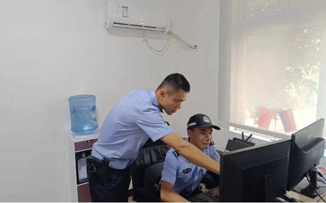 警方进行信息搜索。资阳市公安局雁江分局供图