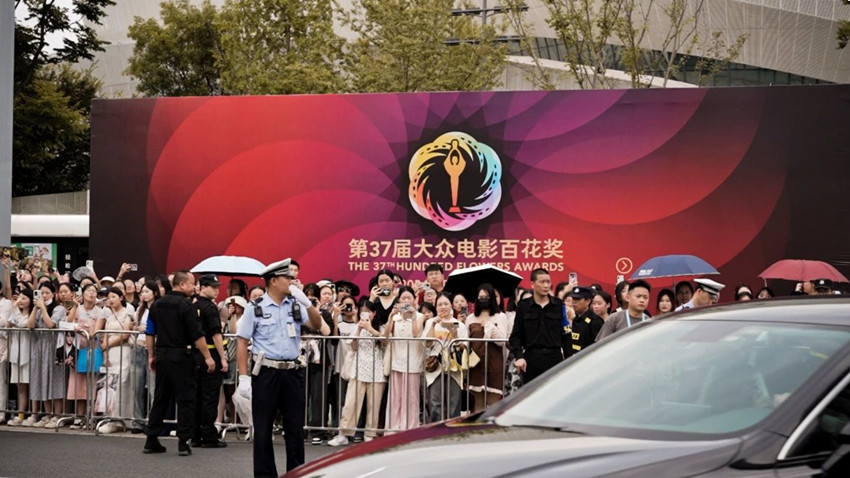 执勤中的公安民警。成都高新公安供图