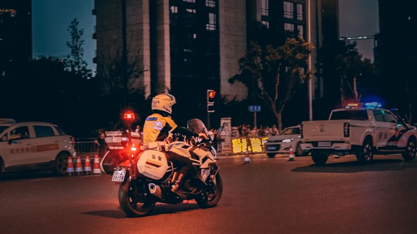 执勤中的公安民警。成都高新公安供图
