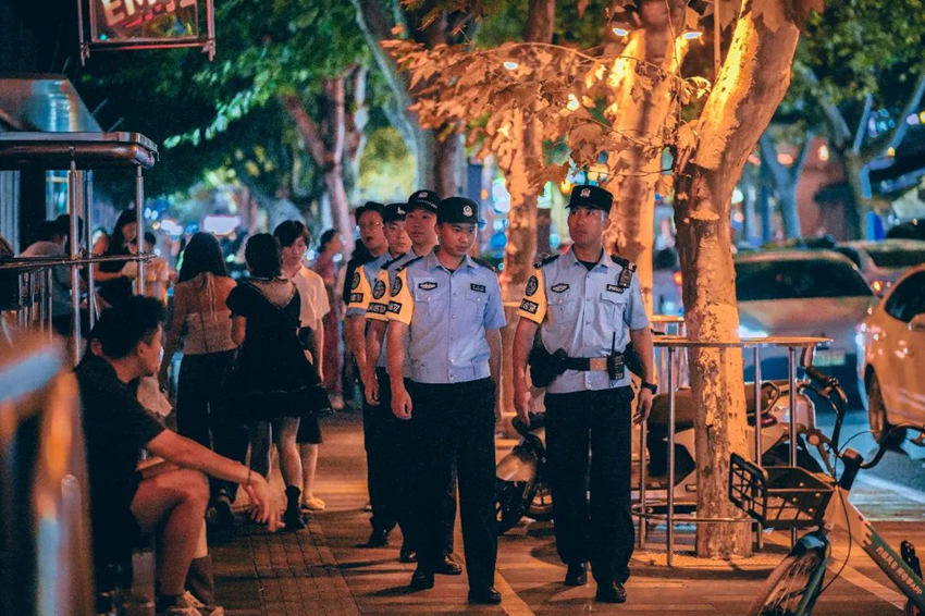 执勤中的公安民警。成都高新公安供图
