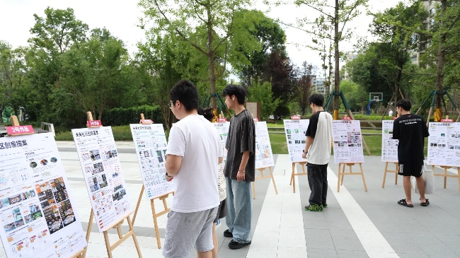 大众评审现场投票。成都轨道集团供图