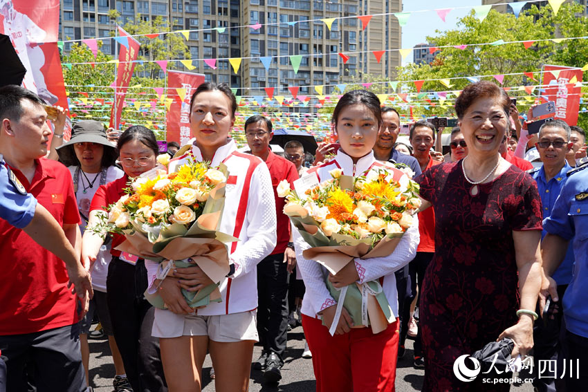 奧運選手受到家鄉人民的寵愛。許世智攝