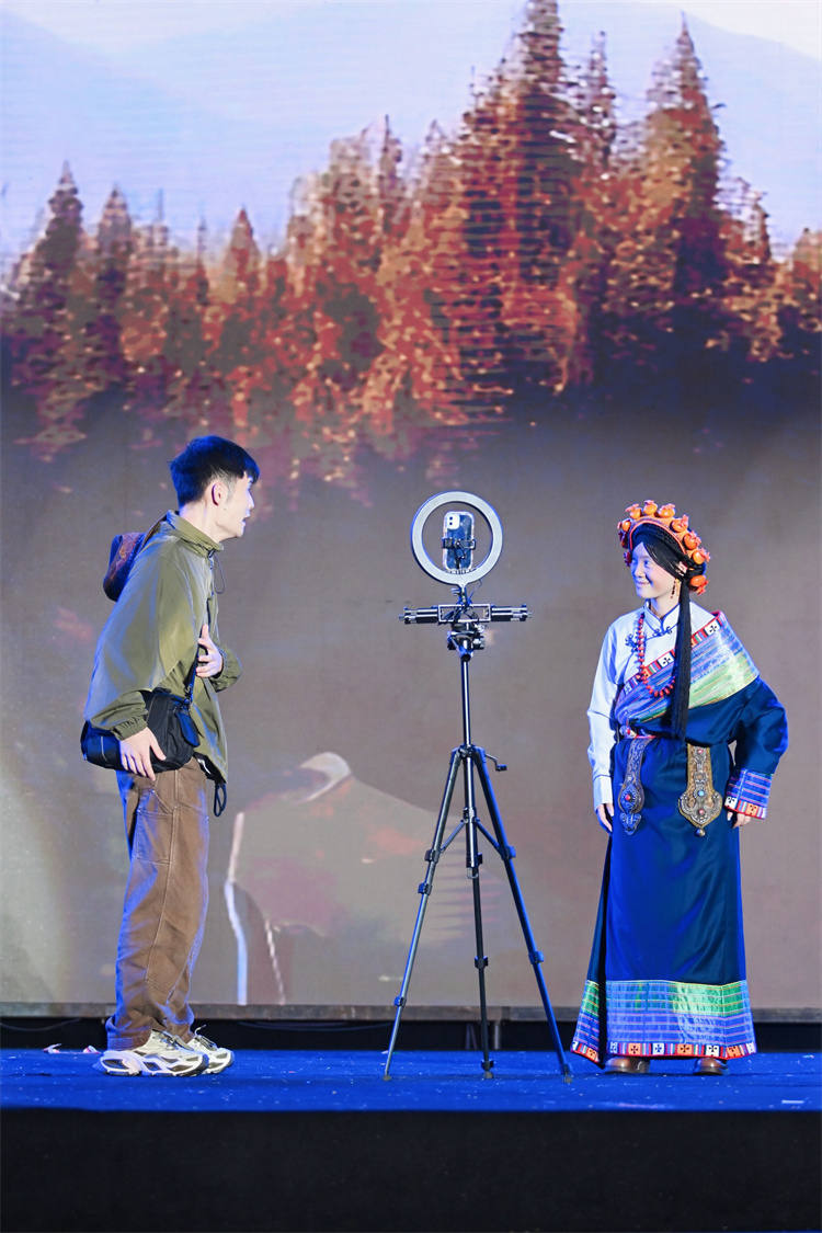 情景剧表演。王亦民摄