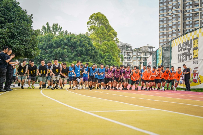 2000米跑體能考核。成都新都公安供圖
