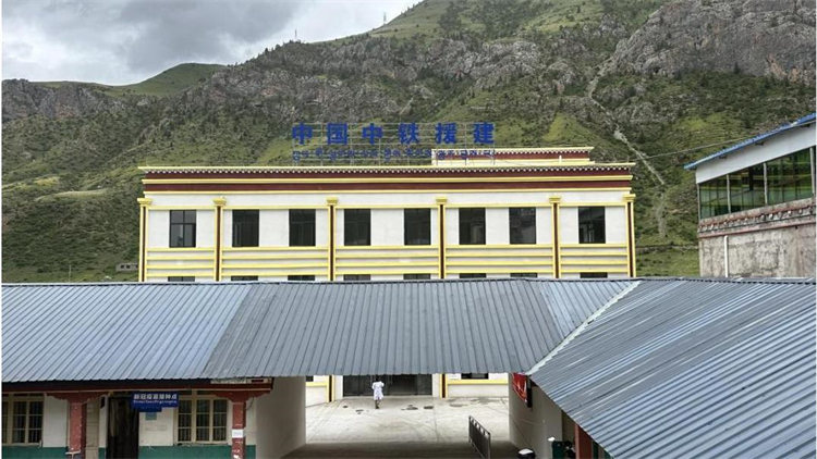 信托资金援建妥坝乡中心卫生院。中铁信托公司供图