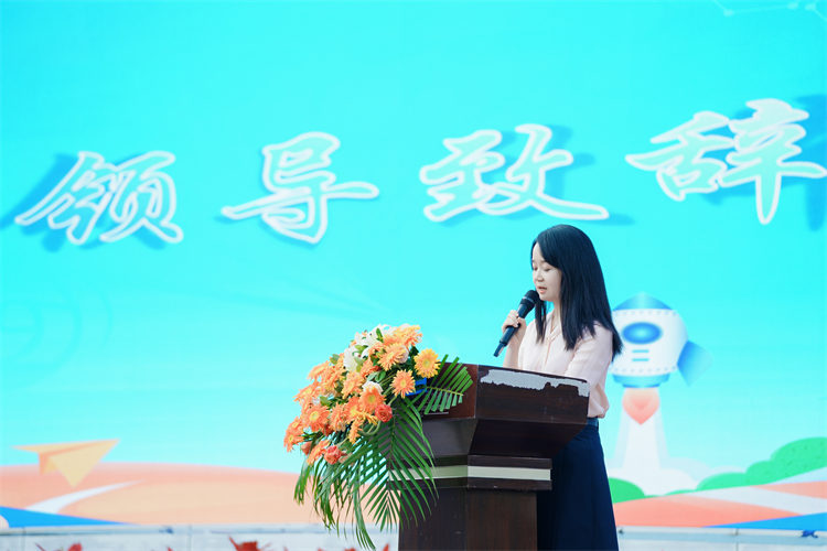 领导致辞。青羊实验中学供图