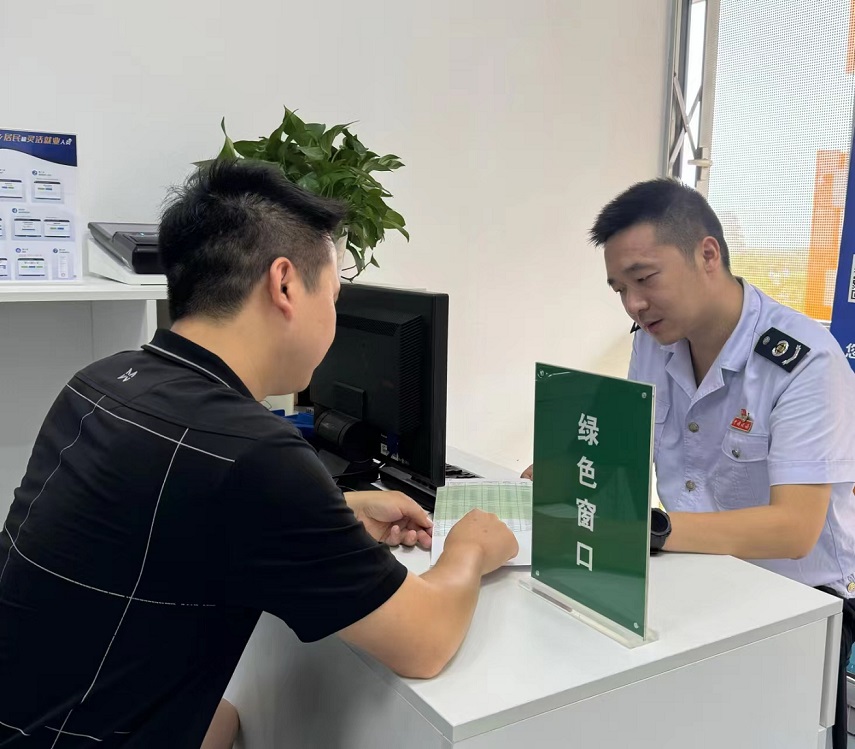 退税绿色通道正在提供服务。成都东部新区供图