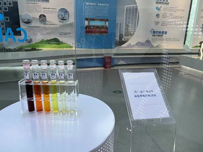 国1-国Ⅵ柴油车油品质量升级进程展示。李铭枫摄