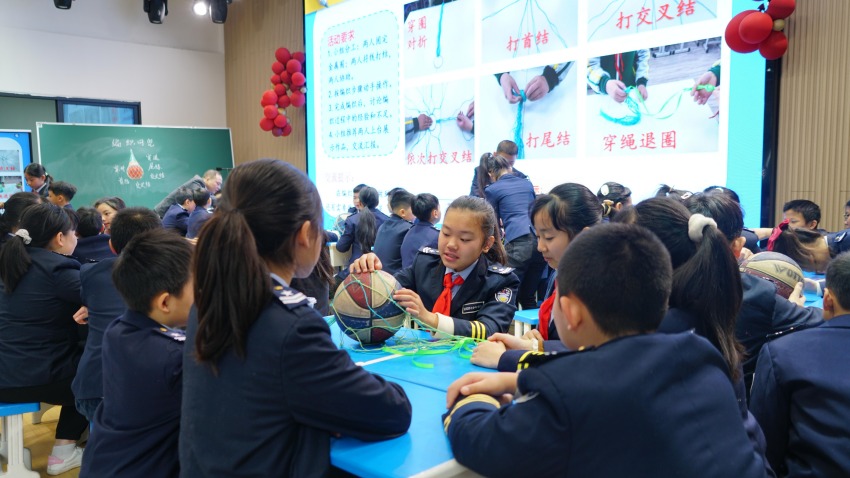 宜宾市翠屏区忠孝街小学劳动教育现场教学。宜宾市教育和体育局供图