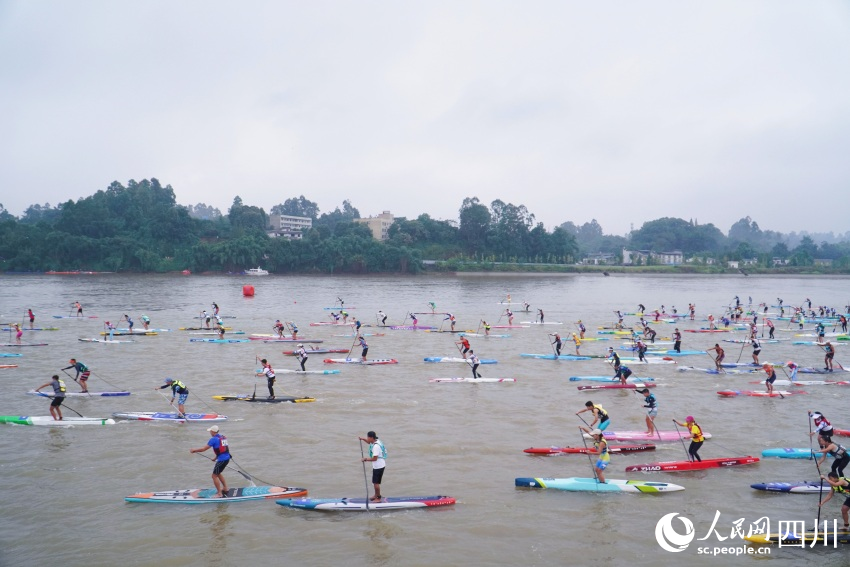 2024年全國槳板青少年錦標賽暨中國槳板公開賽開賽。人民網 趙祖樂攝