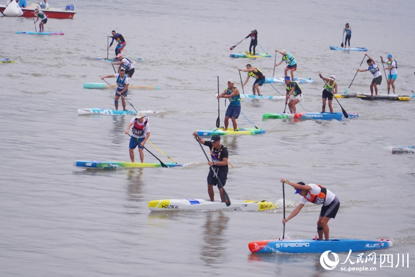 2024年全国桨板青少年锦标赛暨中国桨板公开赛开赛。人民网 赵祖乐摄