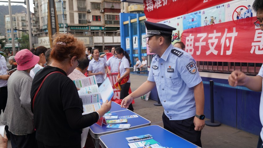 活动现场。攀枝花市公安局西区分局供图