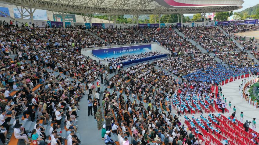 開幕市現場座無虛席。夏雨婷攝