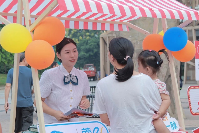 游客正在参观。成都现代有轨电车有限公司供图