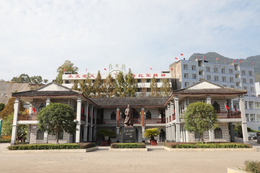 红三十三军红军小学“工字楼”。宣汉县委宣传部供图