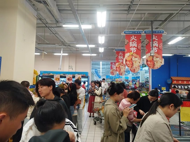 超市促销活动。陈悦供图