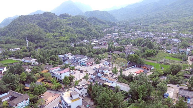 绵竹乡村一角。绵竹市融媒体中心供图