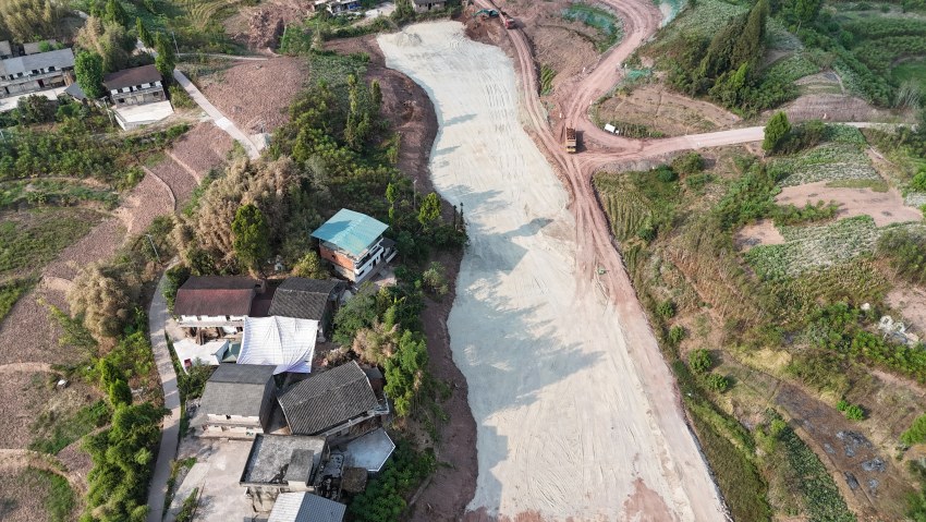 国道210大竹县石河（达川界）至月华段改建工程项目现场。大竹县委宣传部供图