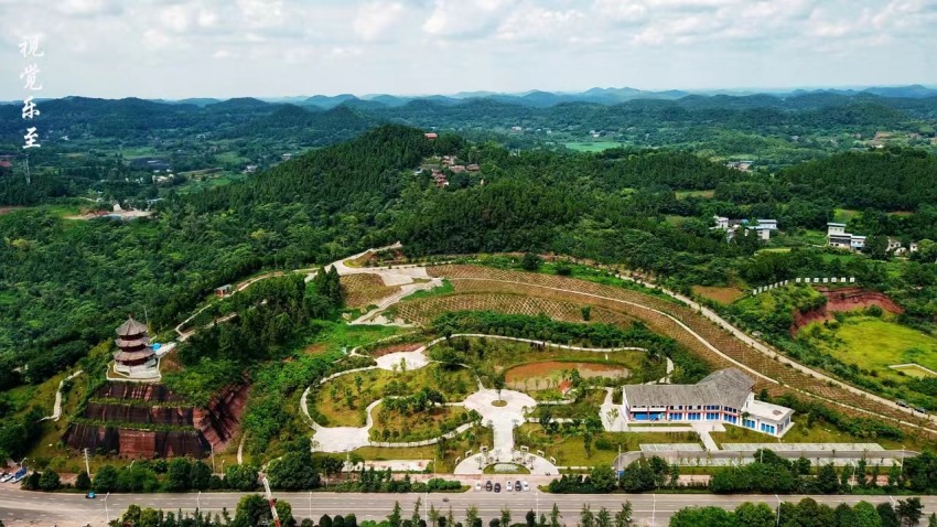 娑婆山公园。姚阳摄