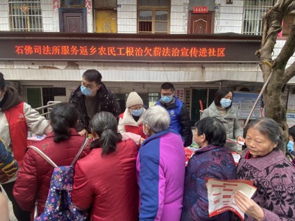 司法所加强法治宣传。胡佳音供图