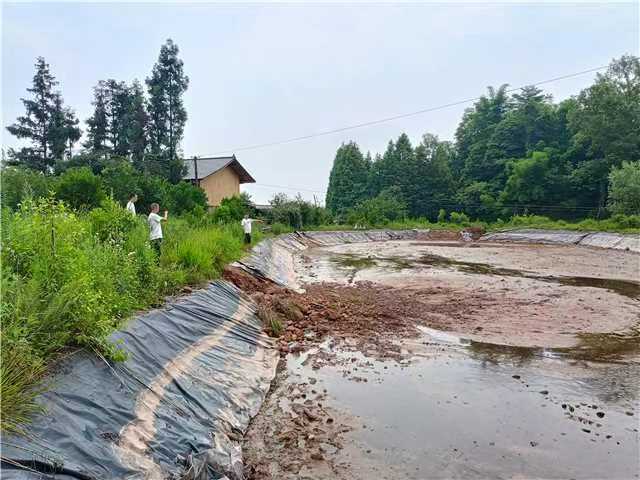 被破坏的耕地。四川公安供图