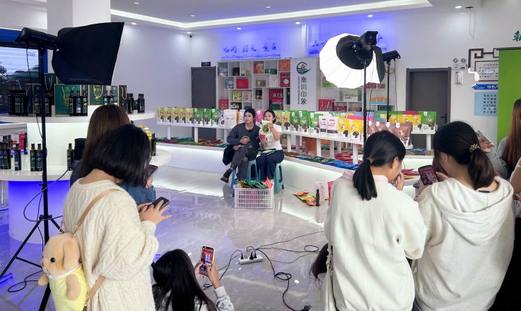 直播现场。张敏供图