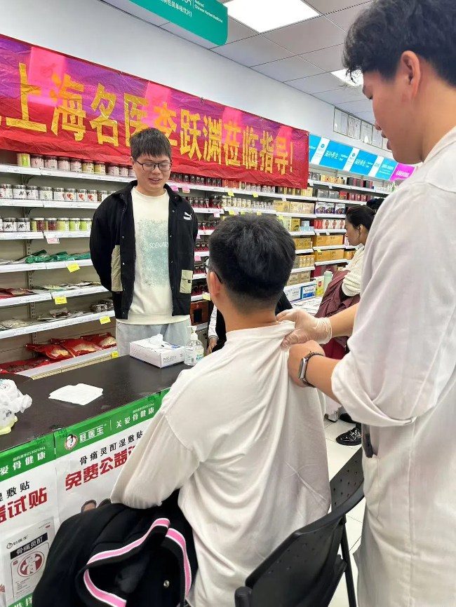 消费者线下打卡。好医生集团供图